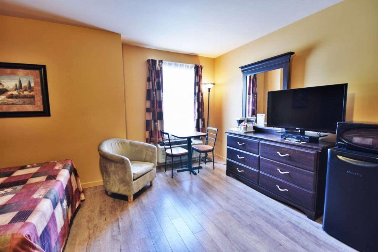 Econo Lodge Cabano מראה חיצוני תמונה